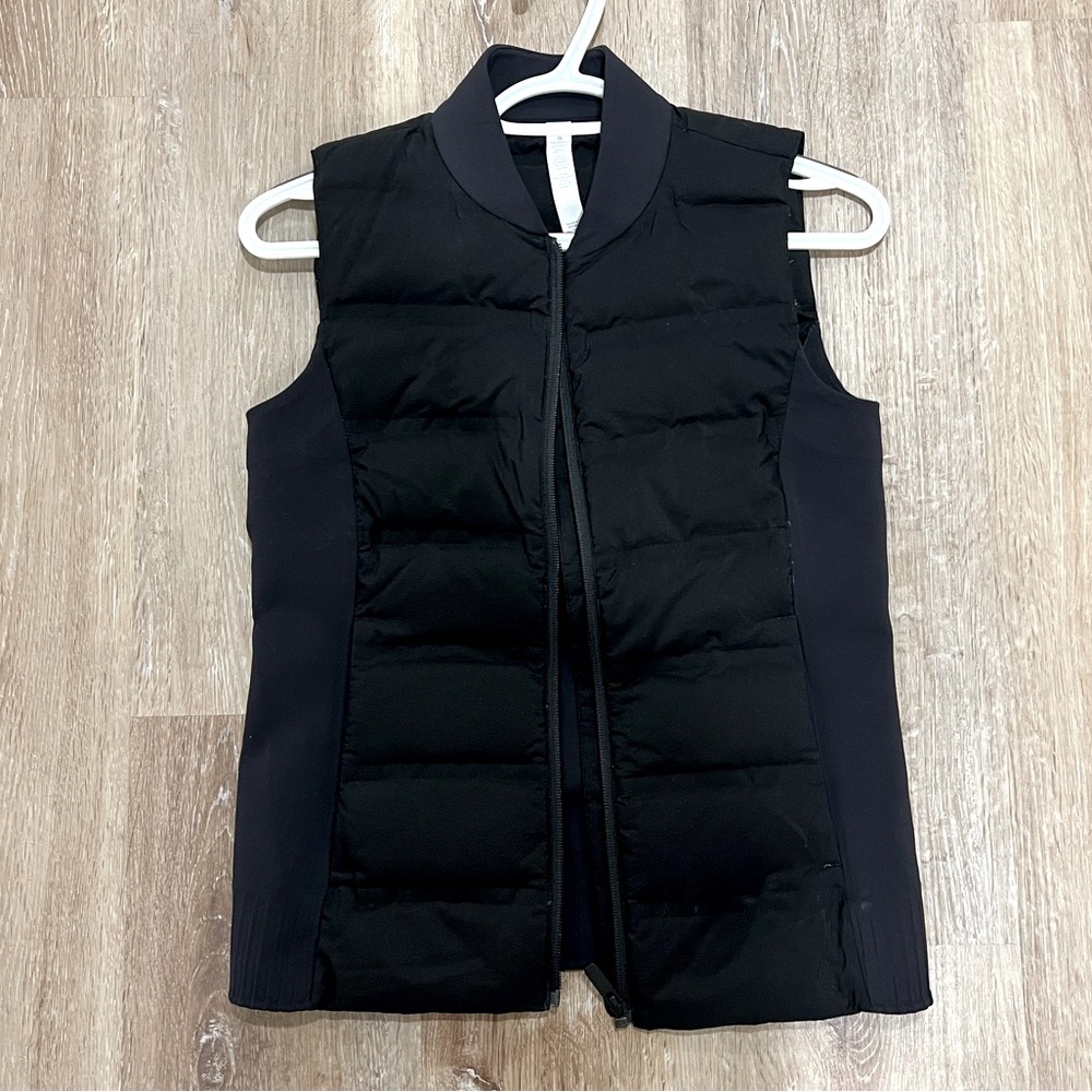 Lululemon Down for it all vest. Size 4 BLACK